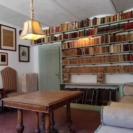 בית נופש Charming 8-Bed Villa In Certaldo